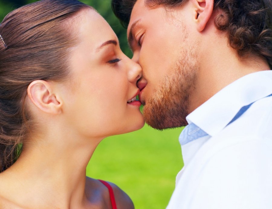 Как правильно целоваться в засос видео инструкция