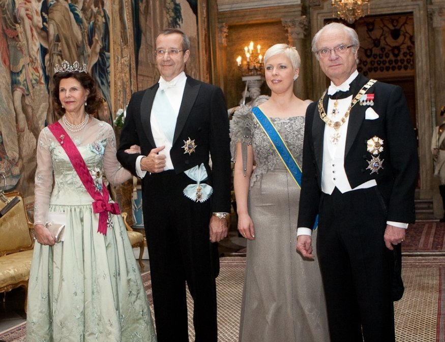 ФОТО: Парад вечерних платьев в королевском дворце